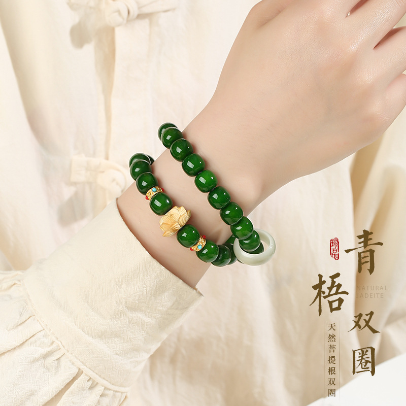Thừa tướng, người đang chơi với Đức Phật trong một chuỗi hạt.