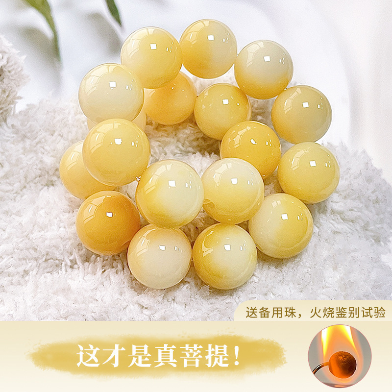 Bàn tay của Phật Bạch Ngọc đầy những chuỗi hạt vàng hiếm có, và vòng tay của đàn ông và phụ nữ đi vòng và vòng và vòng và vòng và vòng và vòng và vòng.