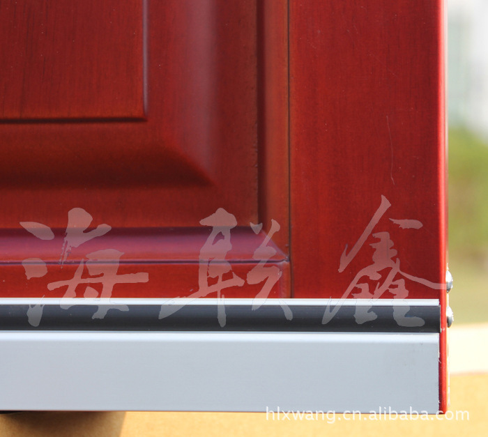 Lên và xuống, dưới cửa trước, đến dải cách âm HLX-H1