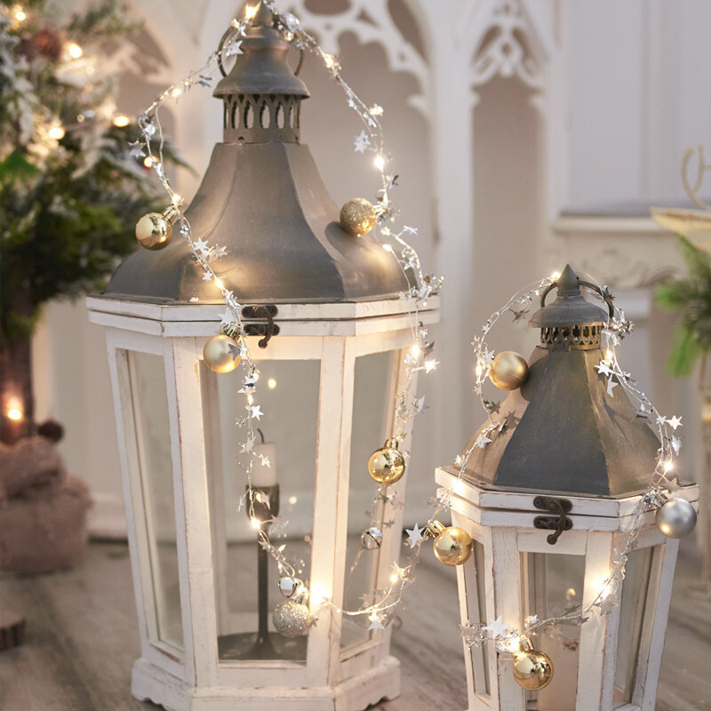 Christmas lanterns, pine lanterns, pine pins, Christmas lanterns.