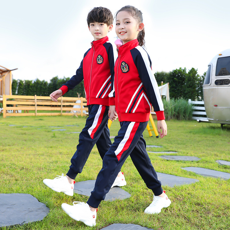 In the spring and autumn of kindergarten, in a 2019 Yenfung school uniform for children in the autumn and winter classes, one delivery