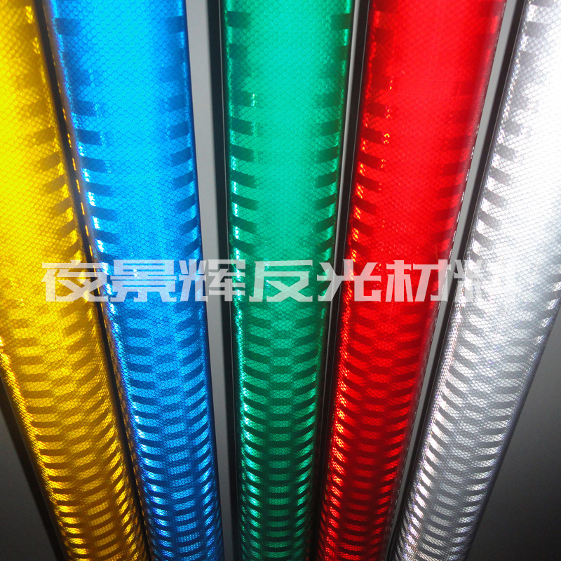 In ra Wirenet cho phép các gương siêu kỹ thuật tia cực tím được tách khỏi các tín hiệu giao thông EGP.