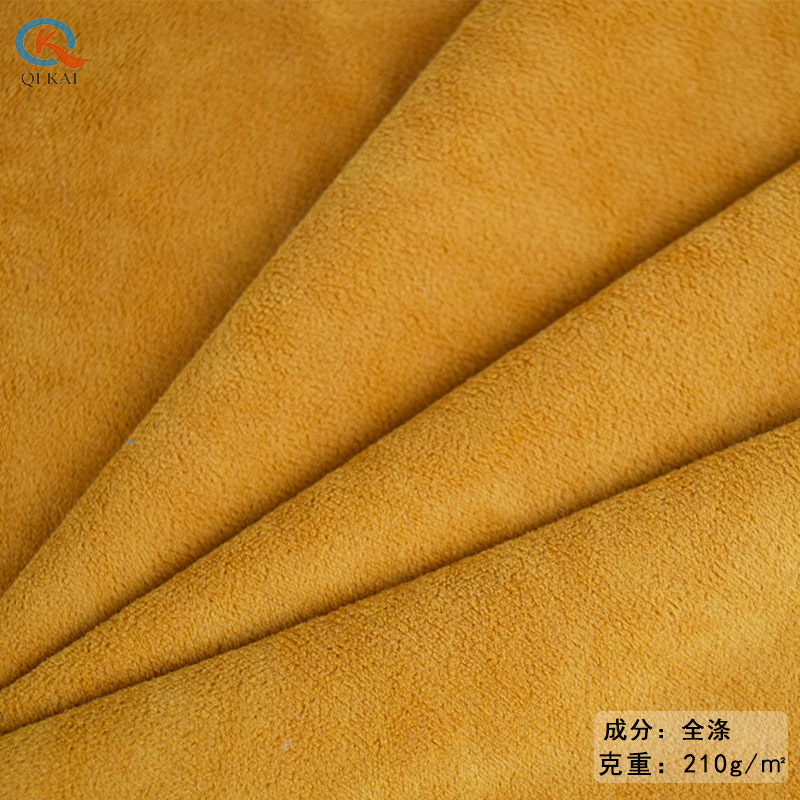 Toàn bộ hệ thống nhà máy, mới mẻ, nhiều lớp băng, rèm ngắn, sofa, vải lót.