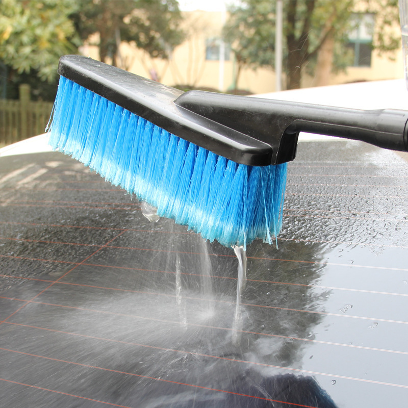 Scrambling car washes brushed with water and velvet.