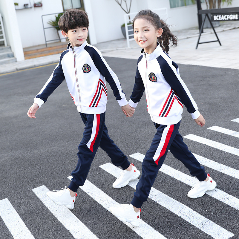 In the spring and autumn of kindergarten, in a 2019 Yenfung school uniform for children in the autumn and winter classes, one delivery