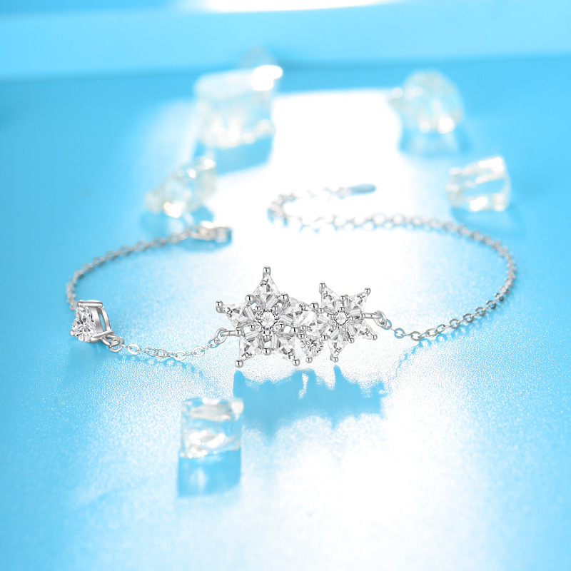 S925 Pure Silver Star meets a girl in a necklace for the summer with a little bracelet and a little luxuries for her girlfriend.