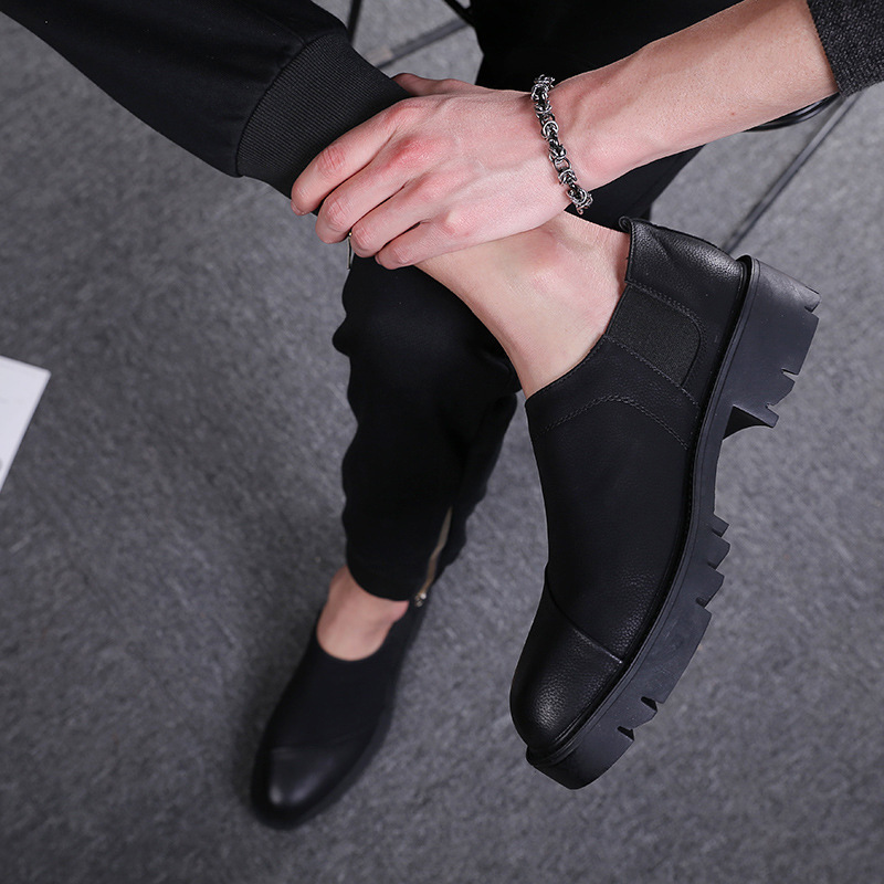 In the spring of 2020, the new Englishman's shoes are so leathery.