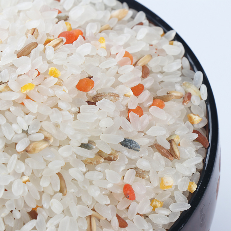Pyramid rice blended with coarse rice.