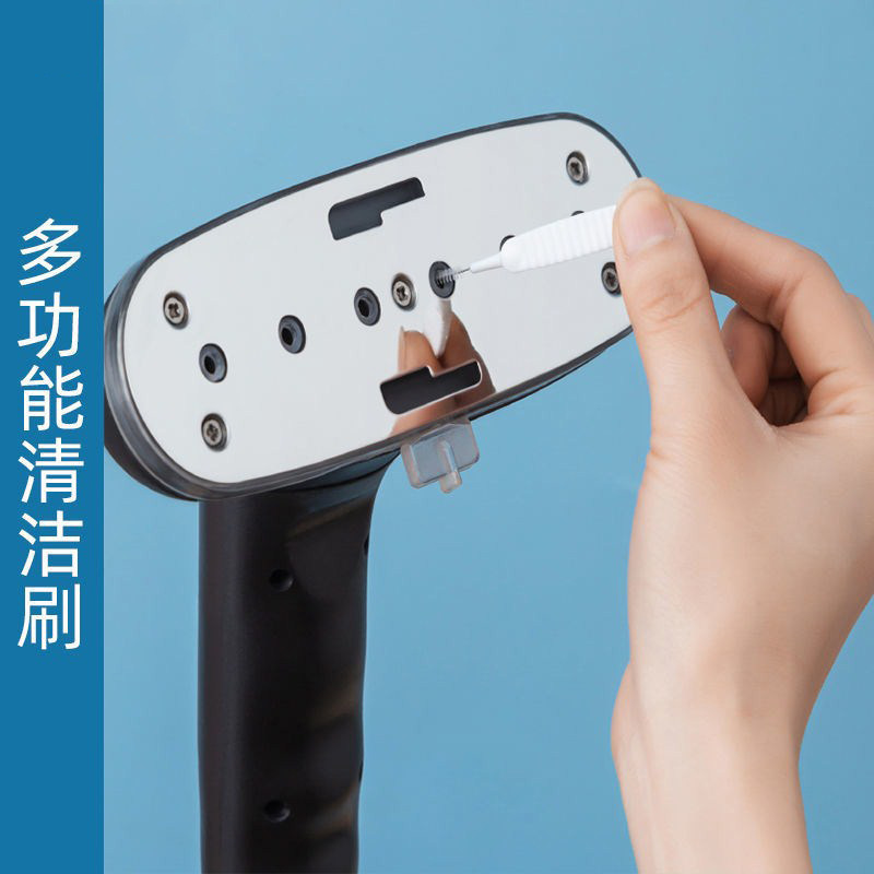 Một bó hoa đa mục đích làm sạch phòng tắm, và một cây cọ nhỏ với một bông hoa sáng tạo.