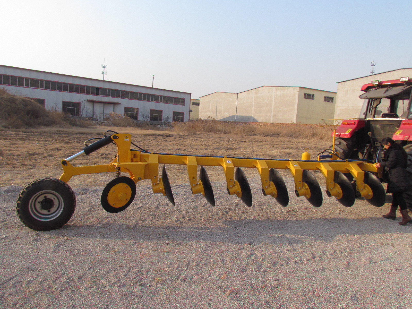 Supply of 1LY series of ploughs, sale of ploughs, semi-flagged heavy ploughs.