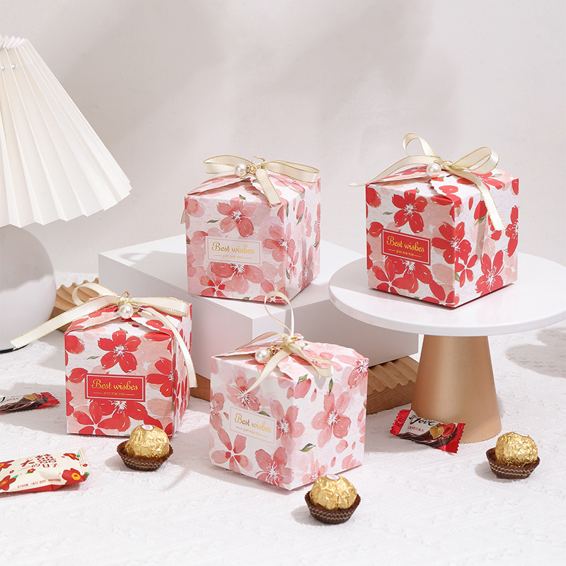 A sugar-bearing wedding box with a candy-carrying beverage.