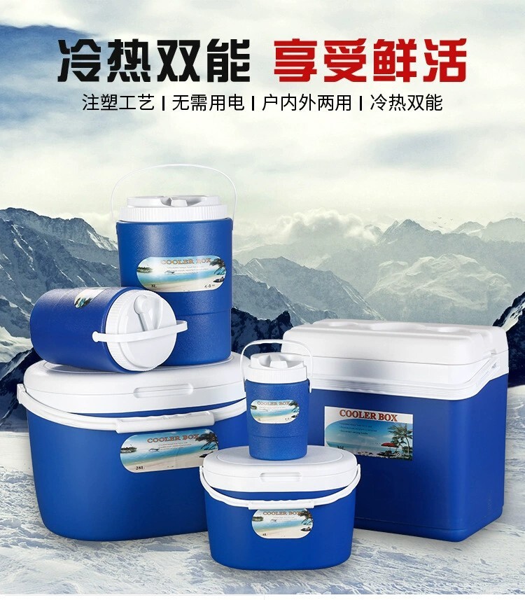 The factory directly sells a small cold-bag, home-cooled-conserver box outside the house, carrying a car for delivery.