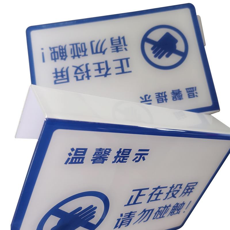 The manufacturer customises the Akrei thermal bends, the UV printing, the stereo PVC table.