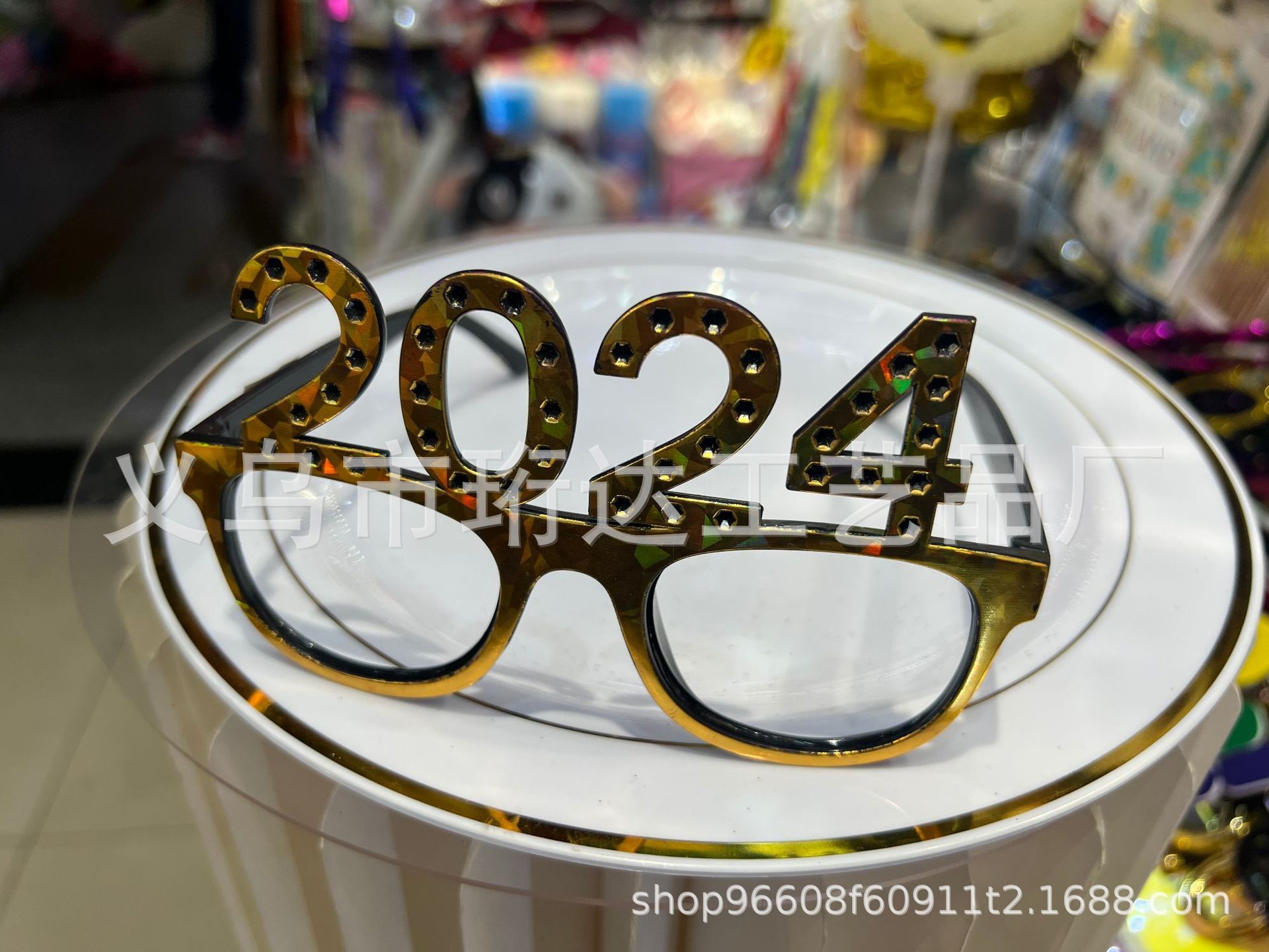 2024 New Year's Dags. สืบค้นเมื่อ 2024.