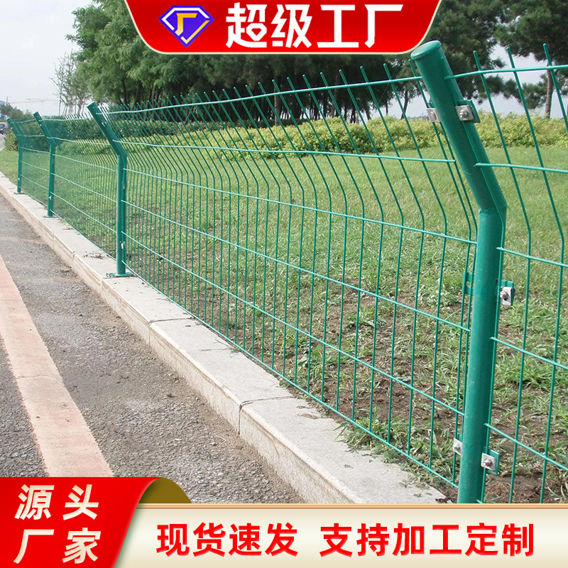 A network of fenced fences on the barbed wire highways of the bilateral silk fence factory