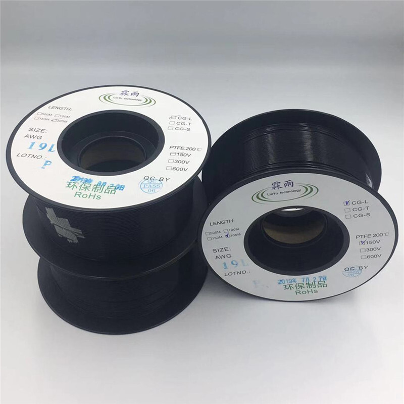 식물의 고열, 고전압, 까만 철 불화물 절연제 ptfe 관은 같은 날을 배달했습니다.