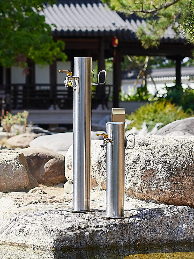 Open-air faucet poles, impregnated garden yard, stainless steel stakes, chained copper cages, standing embolisms.