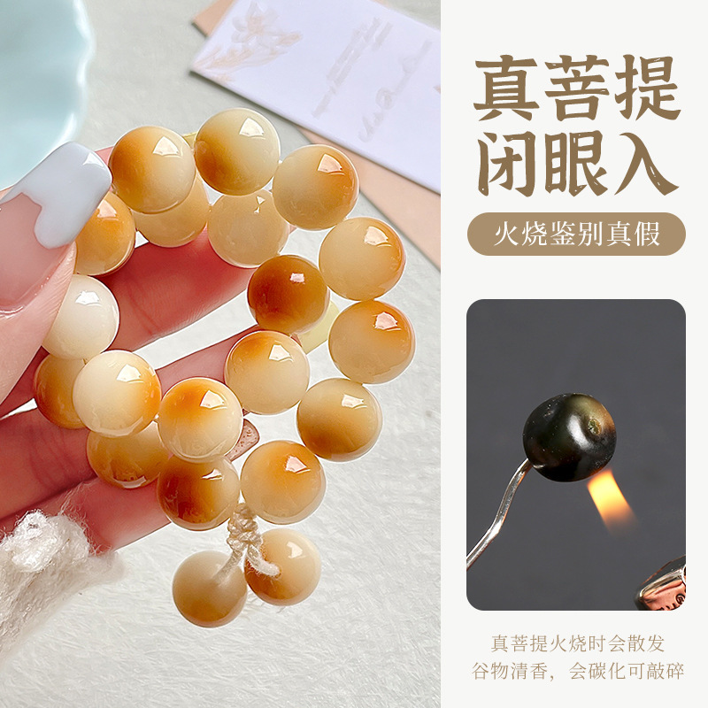 Bàn tay Phật tổ tự nhiên, chuỗi hạt màu trắng bị đốt cháy, của đàn ông và phụ nữ đang chơi với vòng nguyệt quế của Phật tổ.