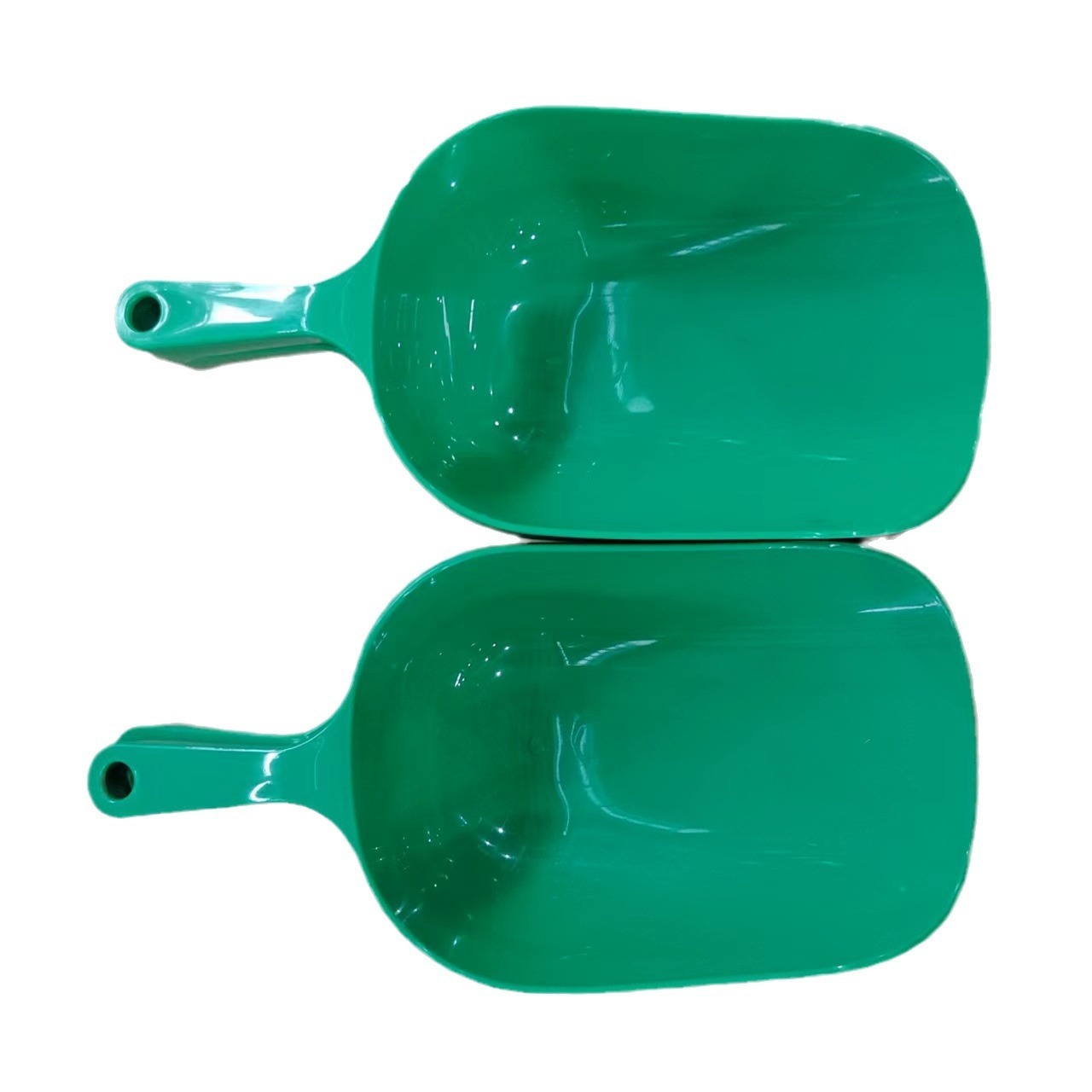 A plastic garden leaf clean spoon with a large capacity of roofing ditches for gardening and gardening.