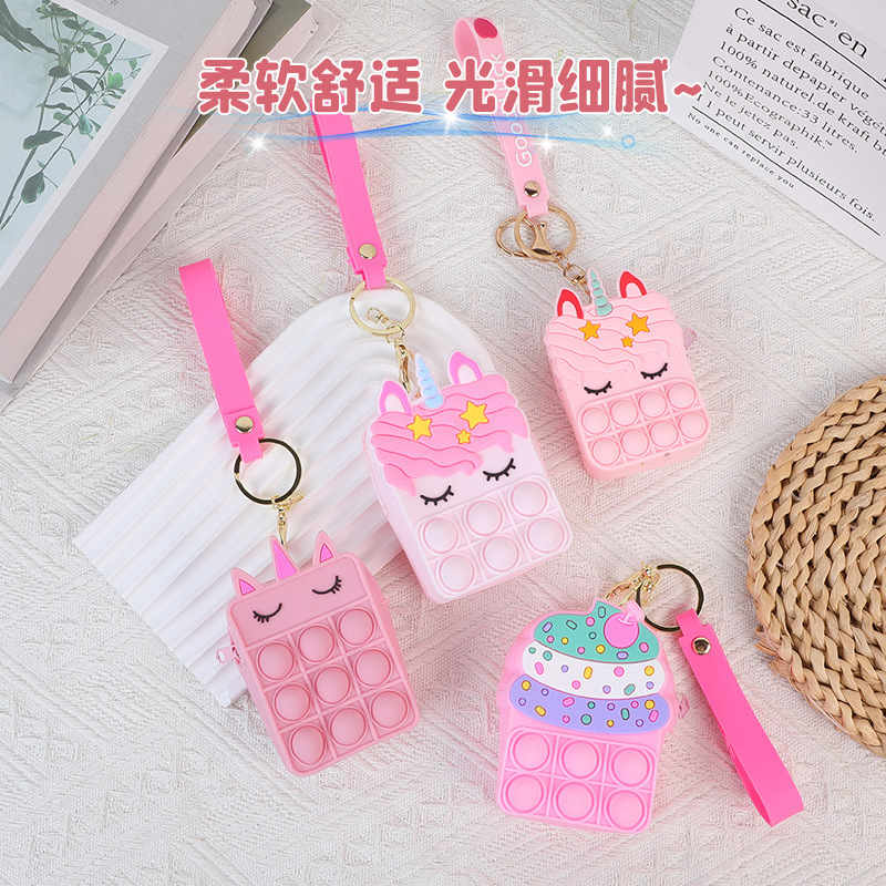 Sắp xếp các chìa khóa kỳ lân mới cho không ví, và không khí thời trang có thể mang theo một túi silicon màu sắc.