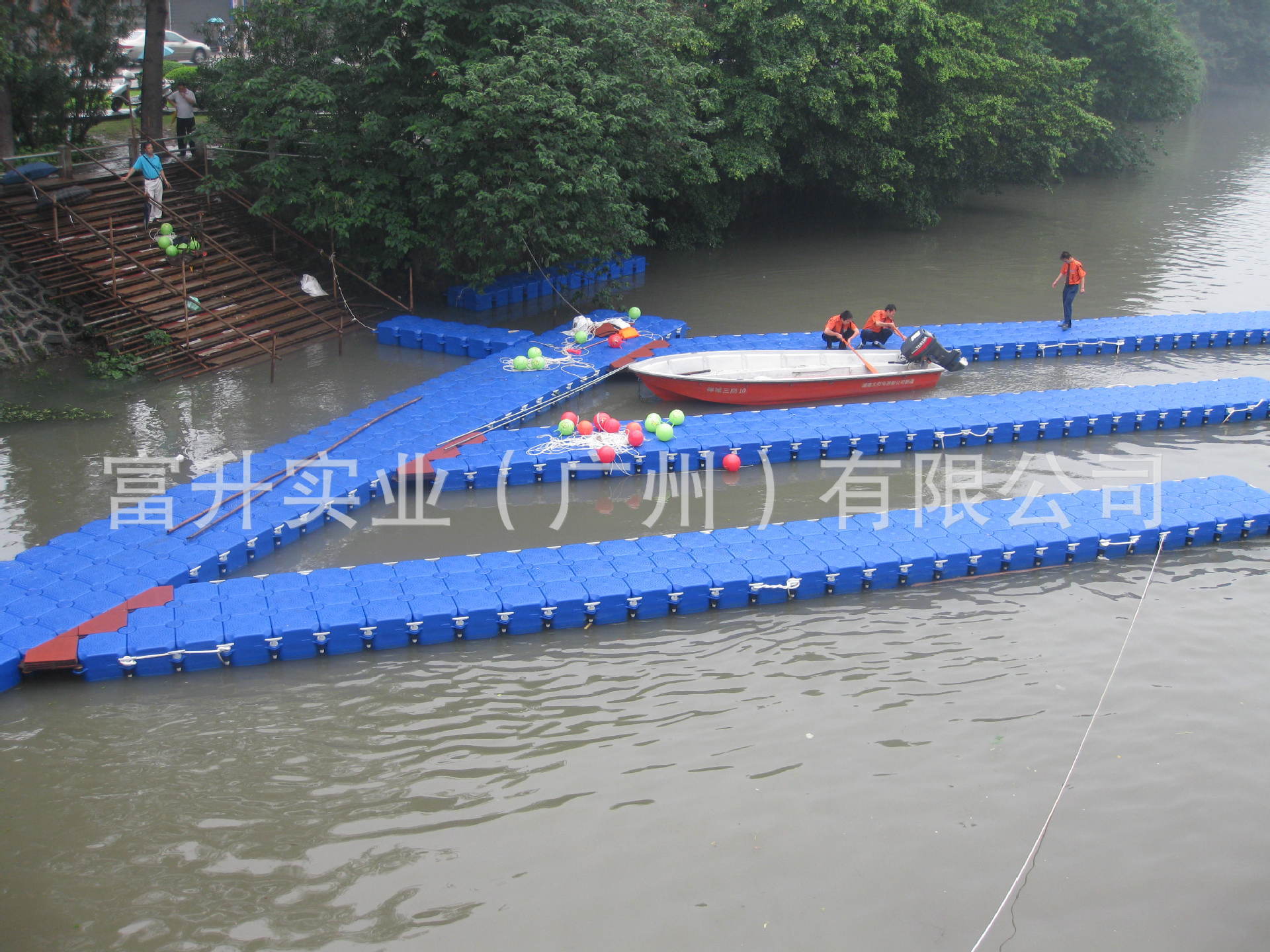 水上塑料浮筒湖泊水库渔船码头景区游览观光游船码头水上浮桥