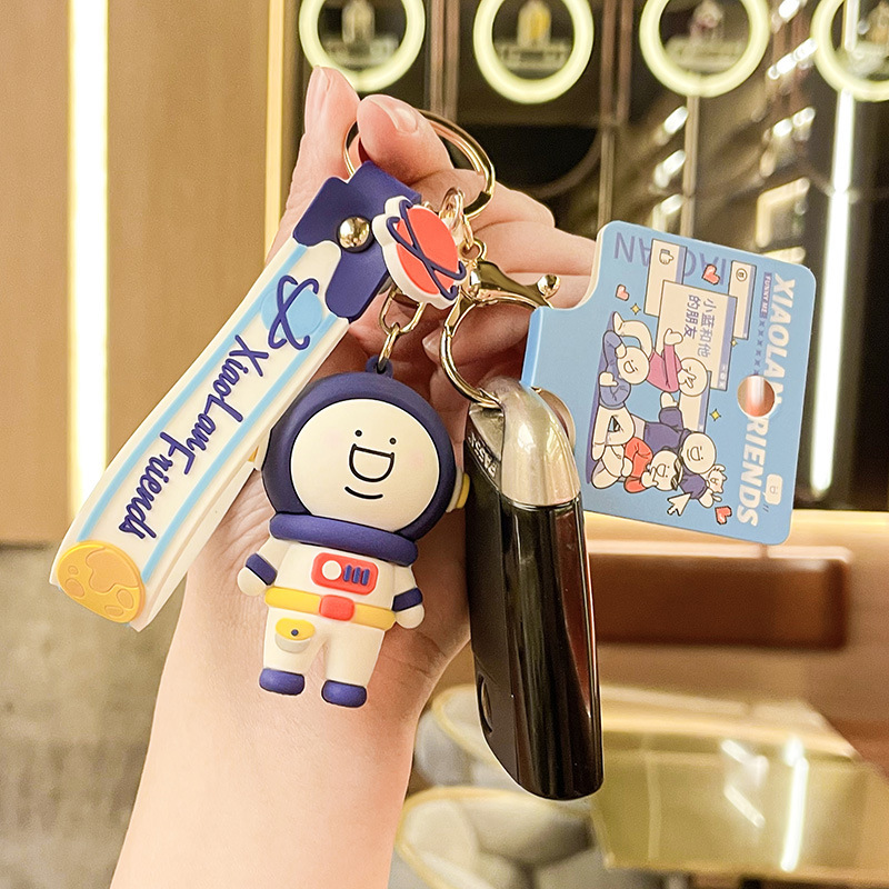 Bản gốc Blue và bạn anh ta, ông Toon, có chìa khóa xe và chìa khóa xe.
