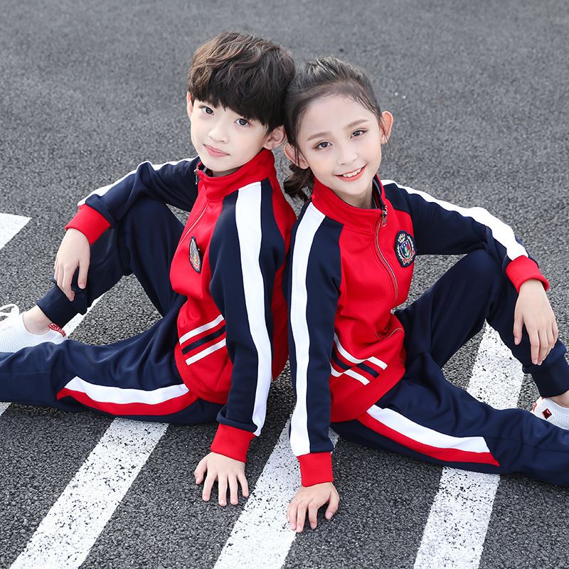 In the spring and autumn of kindergarten, in a 2019 Yenfung school uniform for children in the autumn and winter classes, one delivery