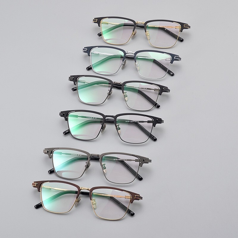 The new titanium-glassed man's fashion can be short-sighted and blue light-proof.