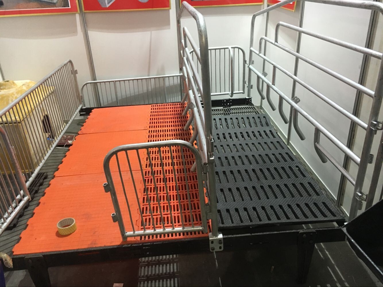 Con lợn nửa phân với miếng cao su, miếng đệm, lợn với cái lạnh, cái đệm ấm, cái đệm heo dày, Ly.