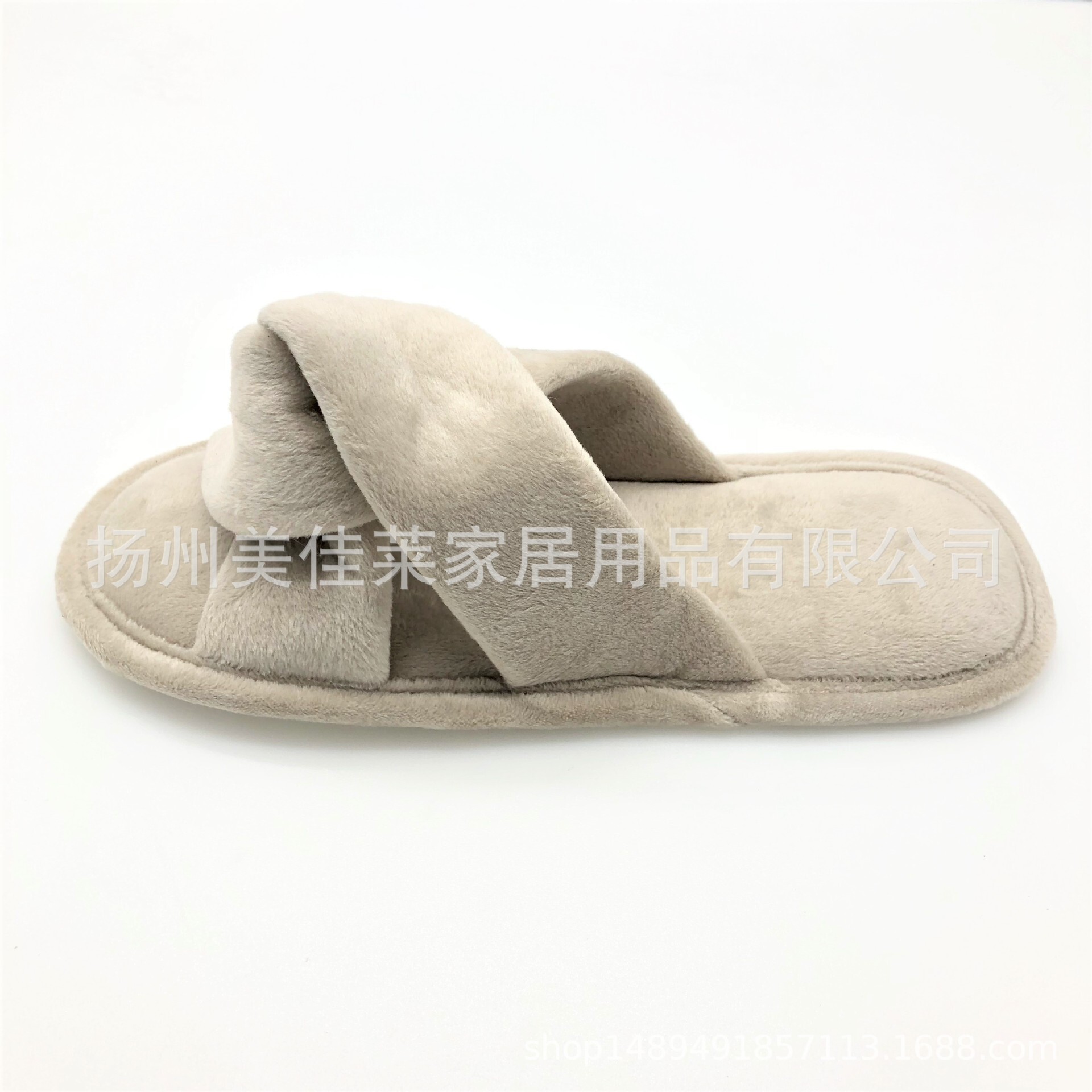 Các xuất khẩu thương mại nước ngoài ở Nhật sắp sửa được kèm theo bốn mùa những đôi dép siêu lỏng trong nước.
