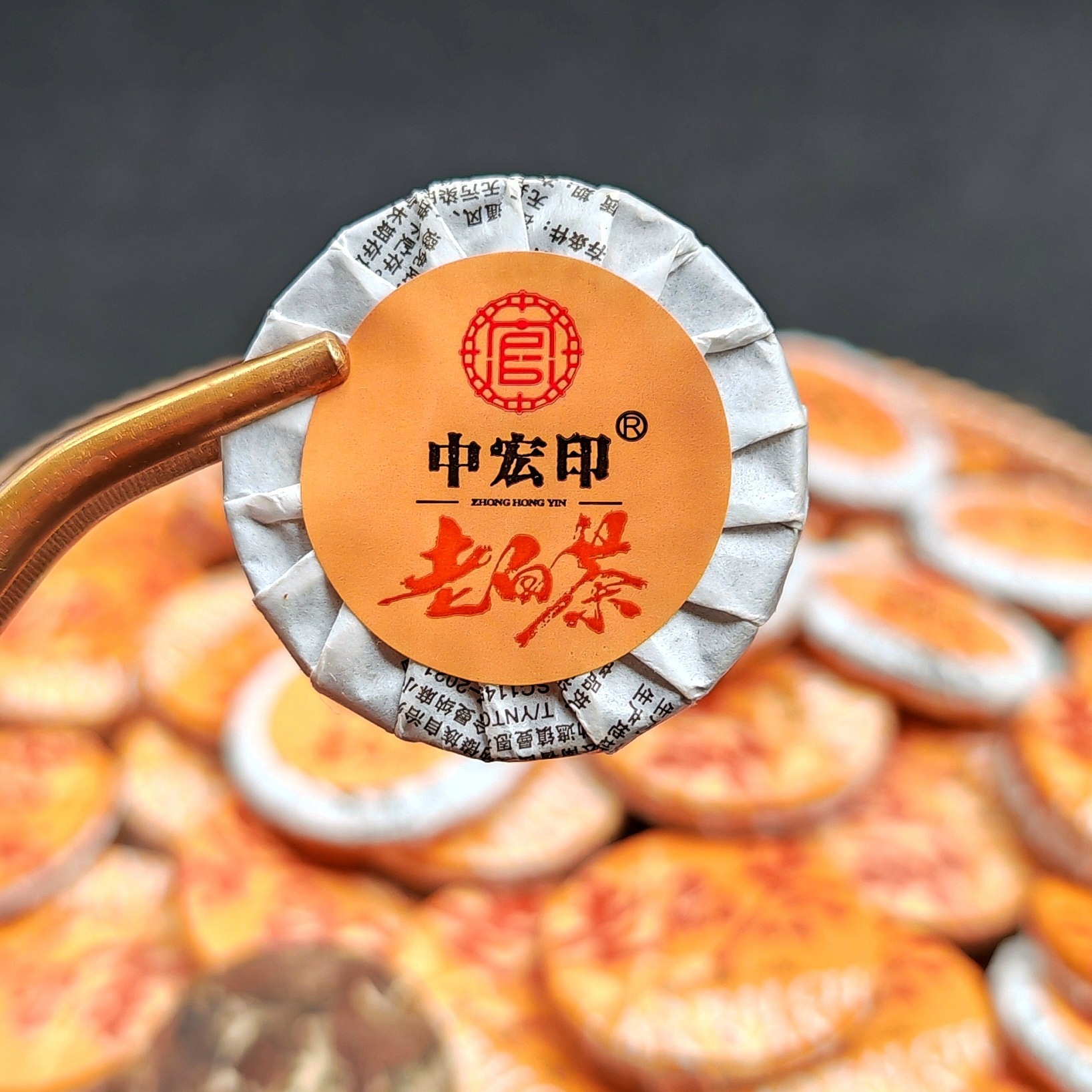 Nó là một món hàng trực tiếp của chiếc bánh trà trắng cũ 6 gram bánh trà trắng vào năm 2015