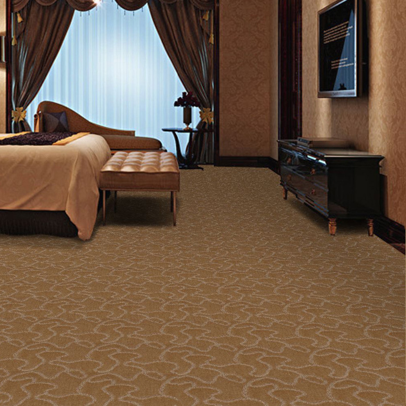 Walt's Chinese dark-coloured carpet is full of carpets in the bedroom hall of the guest house.