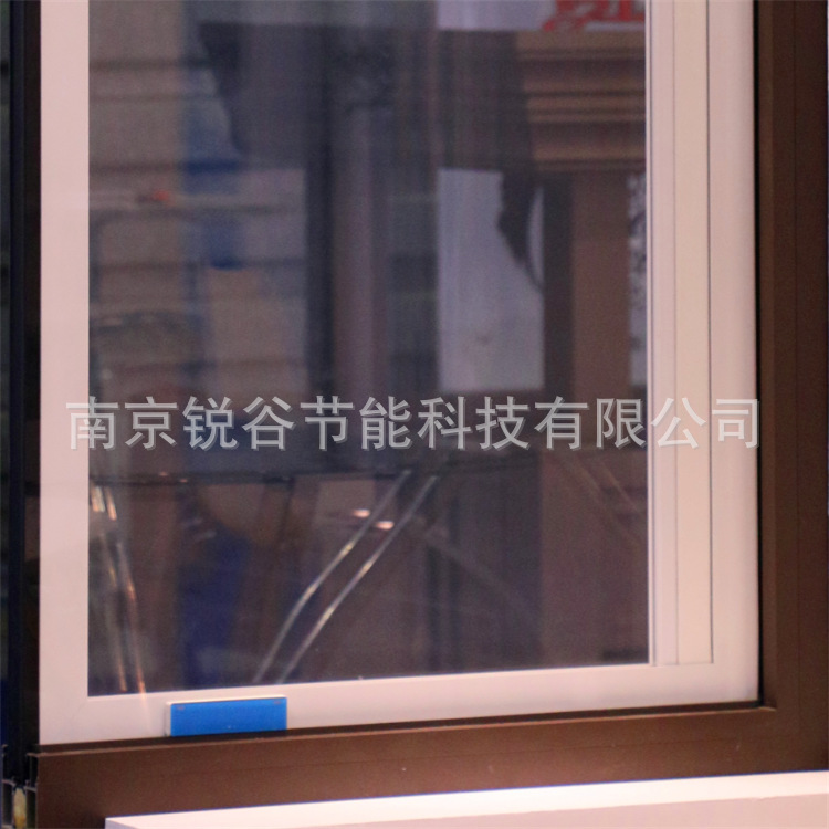 Tháp cửa sổ thấp quá.