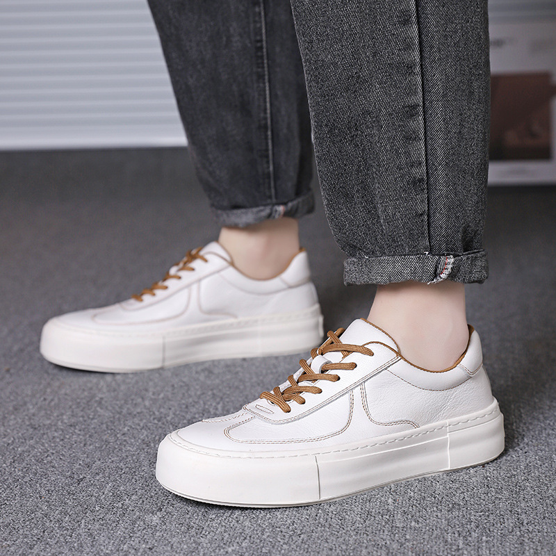 New little white-shoe man with a light belt and a short-shoe-shoe.