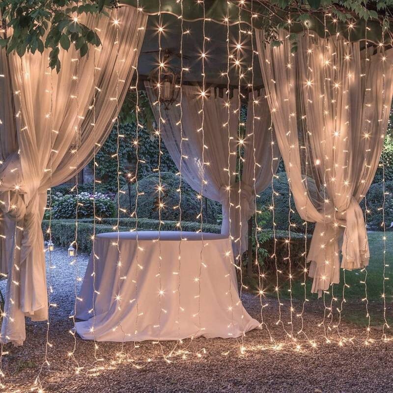 The Amazon American 2x2 m indoor airline, 200 LED low-pressure drapes, decorating colour lights.