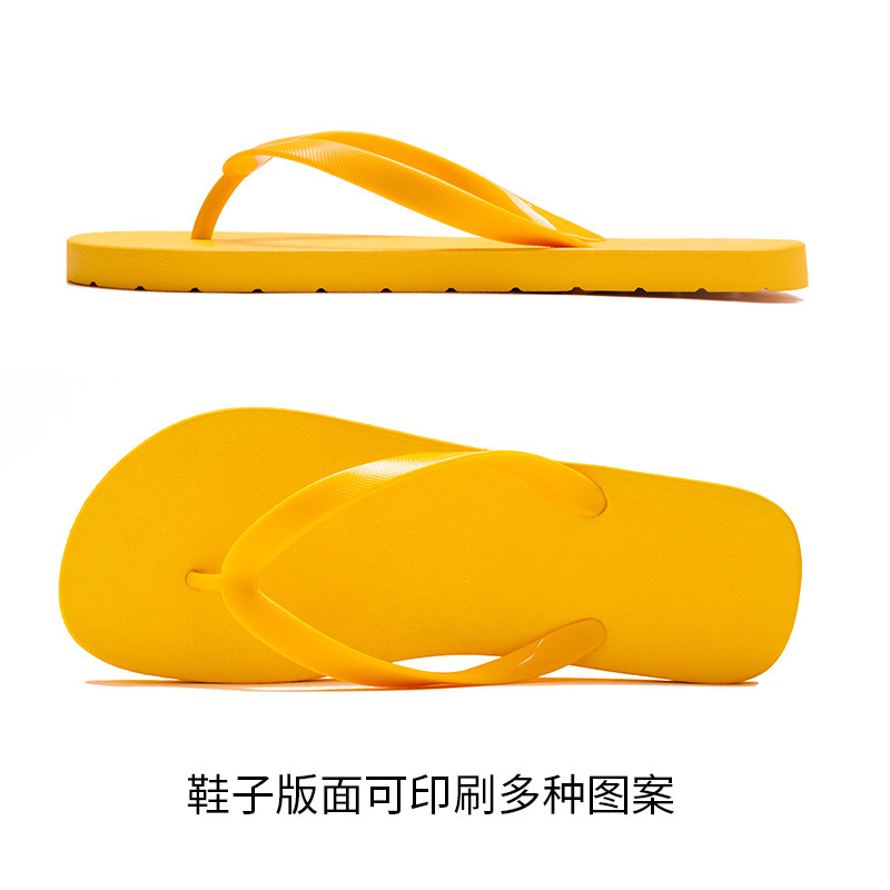 Người mang giày mới đặt hàng với PVC vào mùa hè để mang dép để phân phát ở nhà máy Dey.