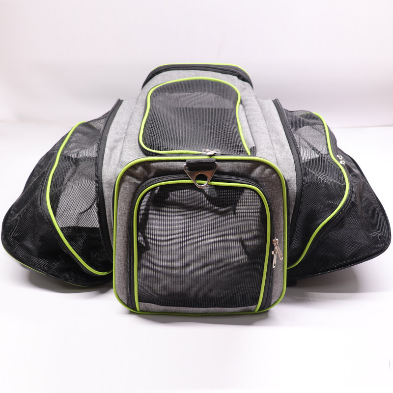 A large pet-breathing handbag can fold a large-capacity cat-and-dog nest net box with a pet bag.