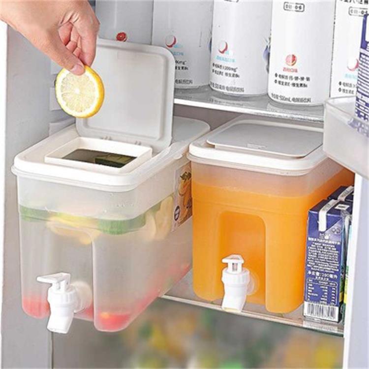 Các tiểu thuyết sáng tạo -- những bi-đông lạnh với tủ lạnh vòi nước, bữa tiệc nhà 4L lớn chứa nước uống trái cây.