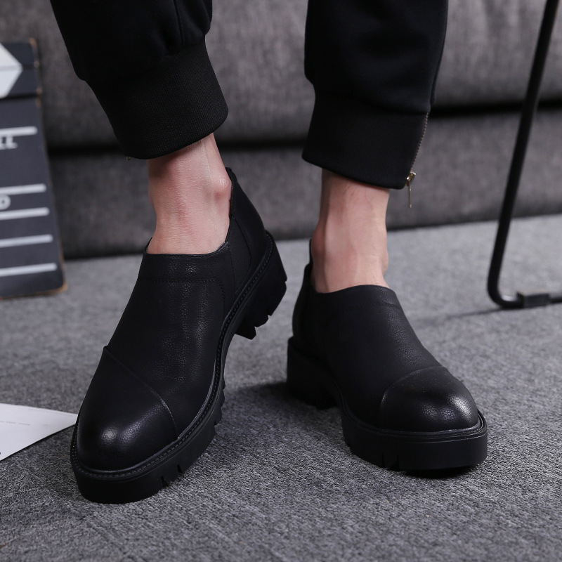 In the spring of 2020, the new Englishman's shoes are so leathery.