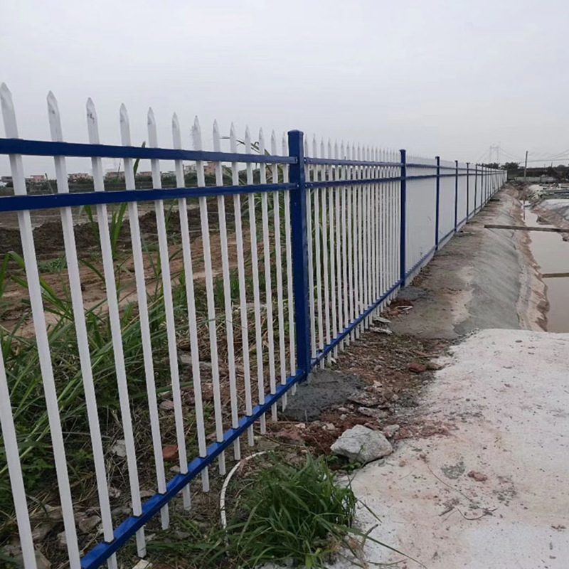 Welding of the wall of the small area fenced with zinc steel fences and the fence fenced with the fenced fenced with the iron fences