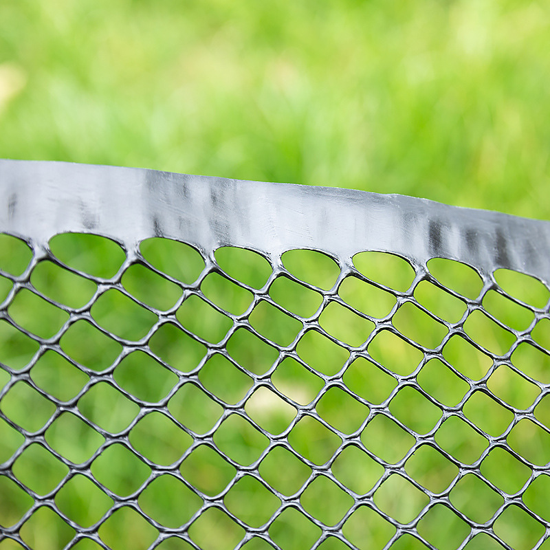 Plants supply plastics with border fences, grid-breededing plants, reptiles.