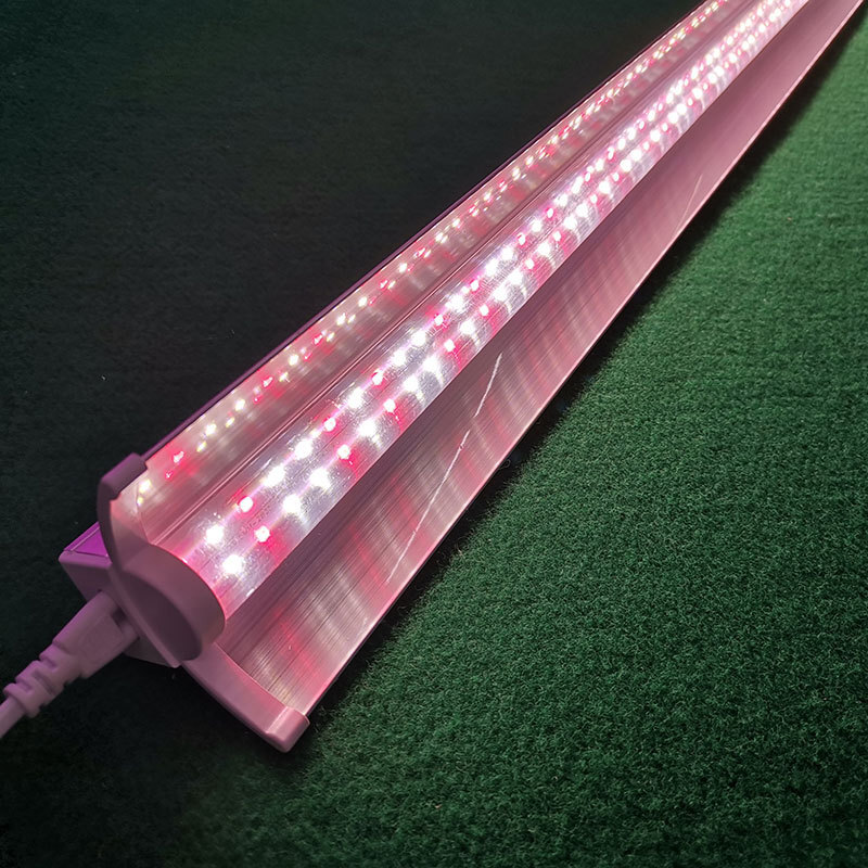 A new, big power-covered plant growth lamp, a red, blue, full-spectrum LED double-delay light.