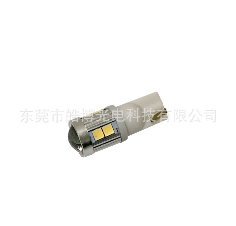 T10 10smd30Led has directed the car to turn to the light at the top of the car's trunk.