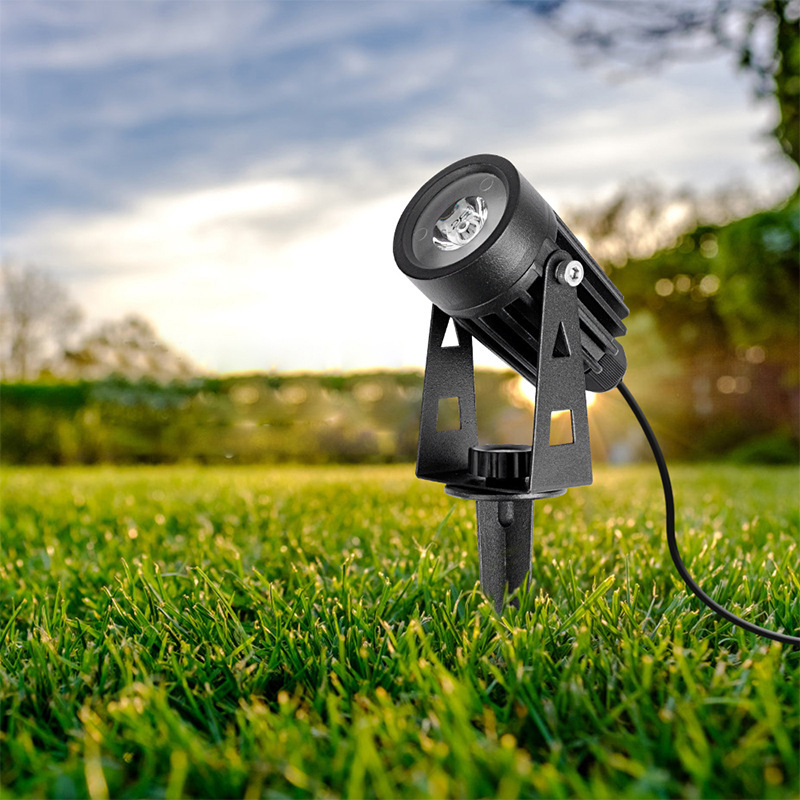 Customizing solar courtyards with an outdoor lighting of four-truck lawn lamps and waterproof landscape lights