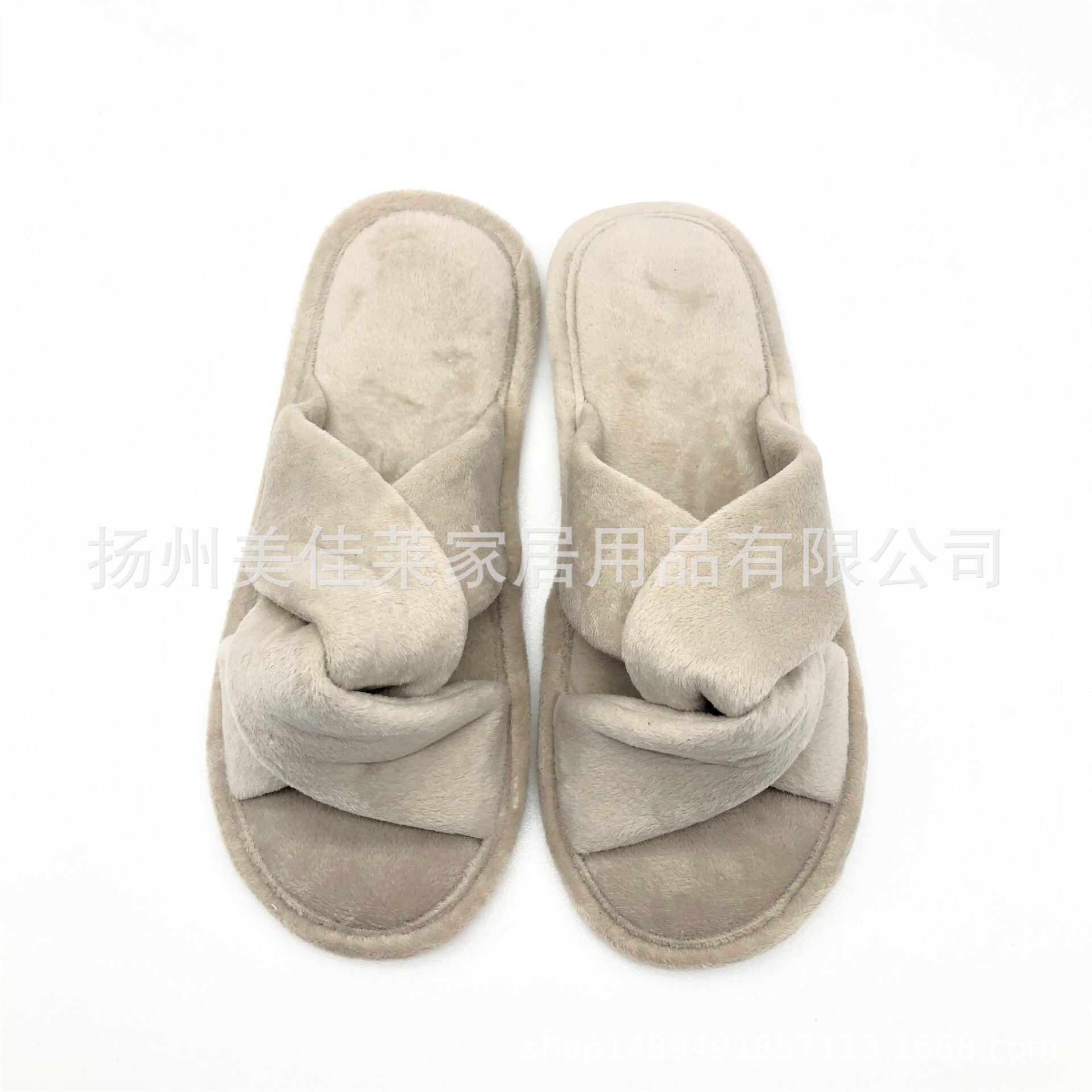 Các xuất khẩu thương mại nước ngoài ở Nhật sắp sửa được kèm theo bốn mùa những đôi dép siêu lỏng trong nước.