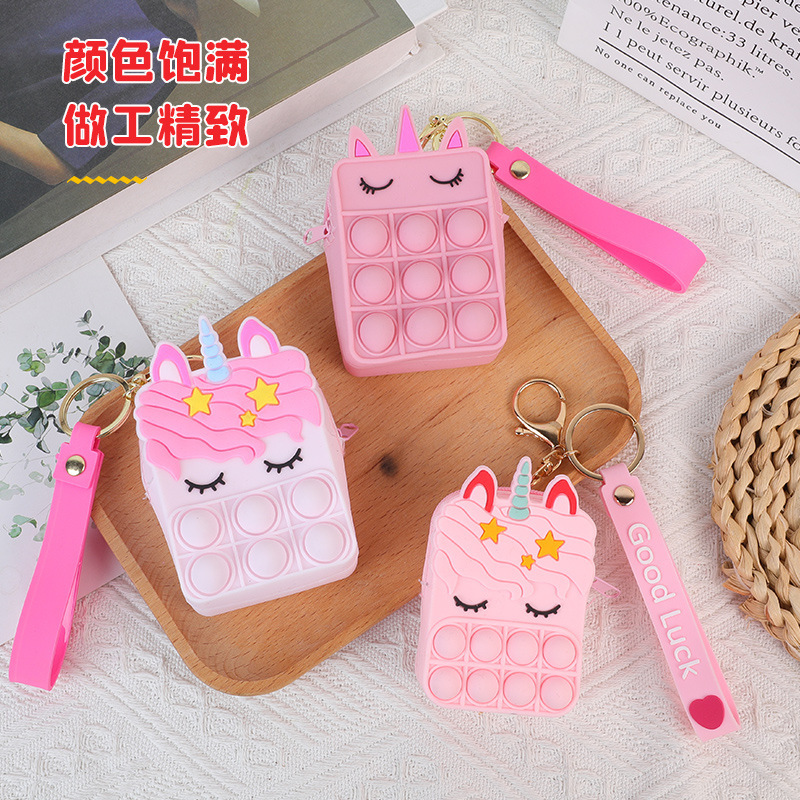 Sắp xếp các chìa khóa kỳ lân mới cho không ví, và không khí thời trang có thể mang theo một túi silicon màu sắc.