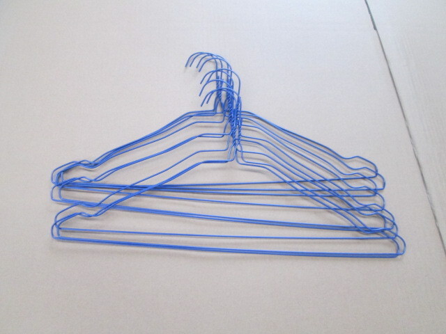 2.2 mm standard dry cleaner with a single-time white-coated barbed wire coat with plastic wire wire and a blue coat