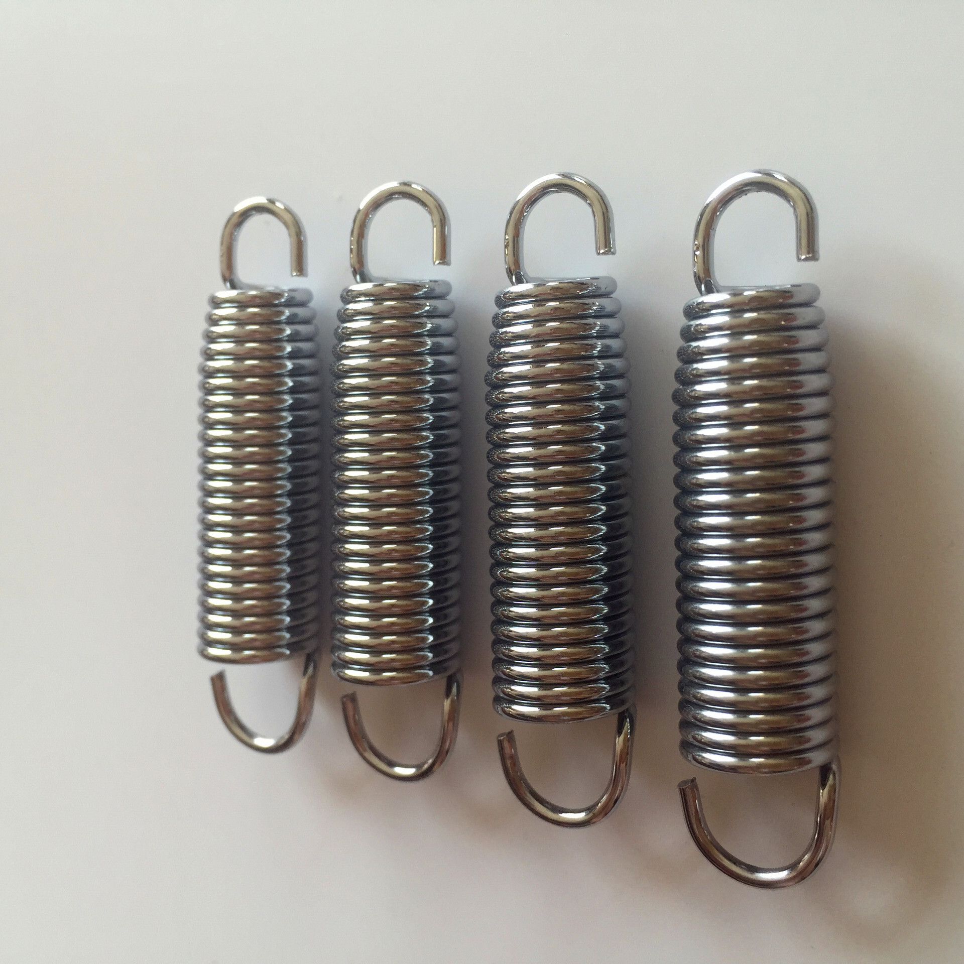 The factory supplies a 304-radish steel spring for out-of-door climbing.