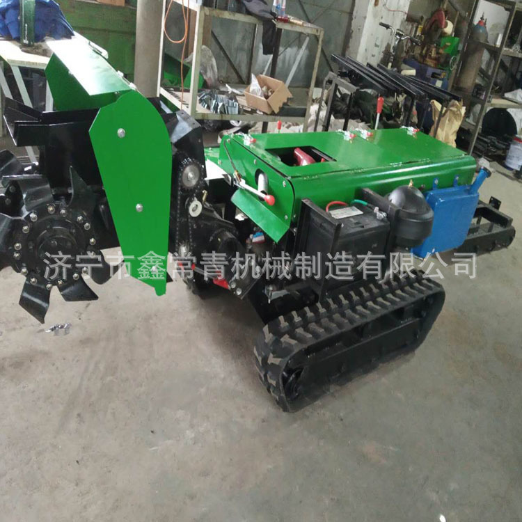 Multi-functional field manager, self-disable fertilisation, weeding, refilling.