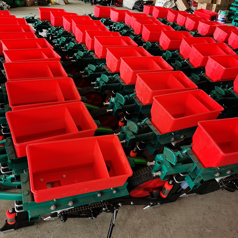 A new soybean fertilizing machine with a four-wheeler microcroper.